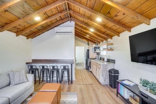 Cedar City Apartamento | Cedar City Studio Retreat Patio, Fire Pit and Grill