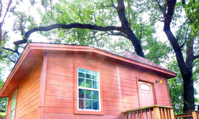 Forest Oaks Cabaña | Cedar Cottage, Cozy Getaway Only 10 Mins To Austin