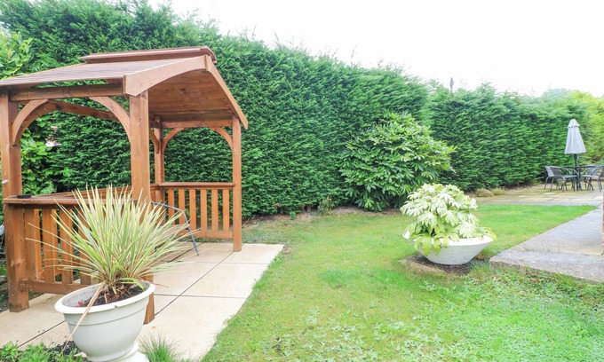 Brimington Cabaña | Cedar Cottage