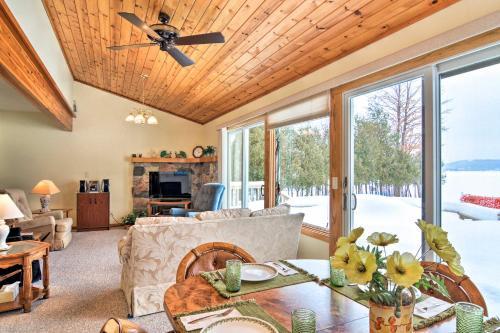 Cedar Casa | Cedar Cottage, Private Beach on Lake Leelanau