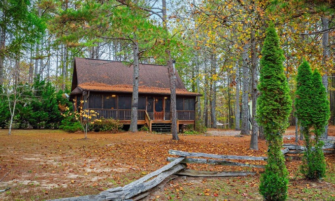 Mentone Cabina | Cedar Cove-fishing, hot tub, fire pit & playhouse
