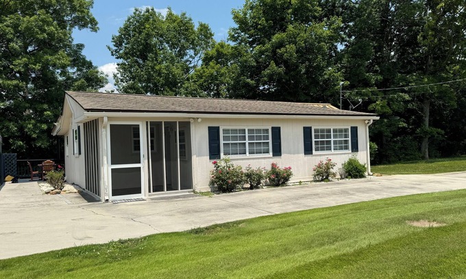 Sevierville Casa | Cedar Cove Hideaway -Douglas Lake 2 bd,2 ba -boat launch & dock. Pet friendly!
