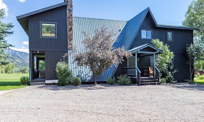 Thayne Casa | Cedar Creek Chalet ⁓ Snowmobilers Dream ⁓ Hot tub ~ Great Views