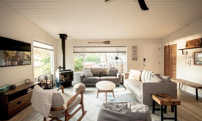 Tuwanek Casa | Cedar Creek Cottage 3BR - Welcome to your Oasis Steps from the Beach