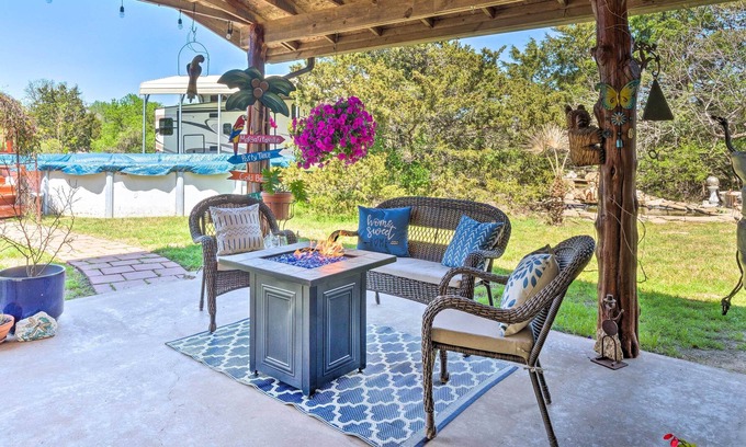 Cedar Creek Casa | Cedar Creek Vacation Rental on 15 Acres w/ Hot Tub