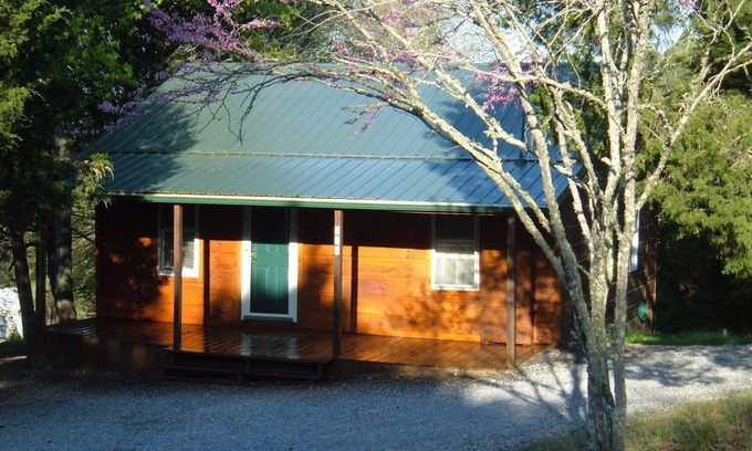 Newport Cabina | Cedar Crest CABINA CERCA DE DOUGLAS LAGO. Acogedor y rústico