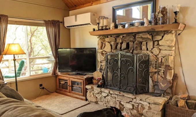 Wishon Casa | Cedar Forest · Charming Cozy Lake Cabin in the Woods - Bass Lake