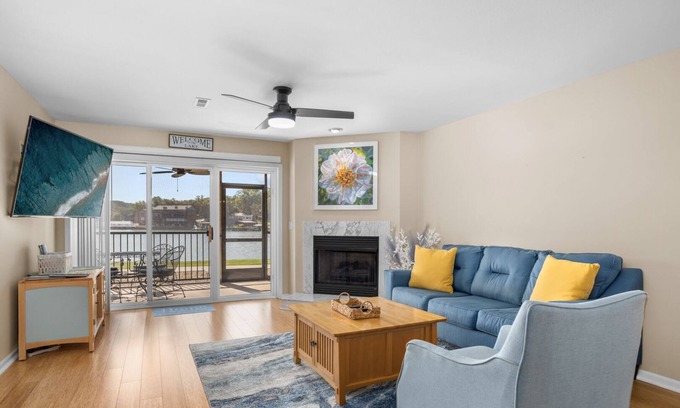 Camdenton Condominio | Cedar Glen 238-1I - Lovely Ground Floor Condo with Walkout to Pool!