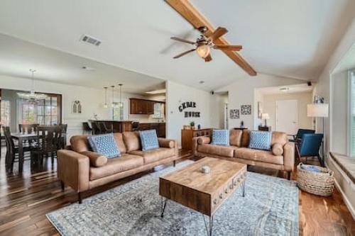 Cedar Creek Casa | Cedar Hill Ranch and Country Retreat for Large Groups