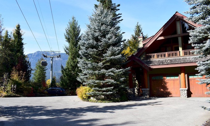 Upper Village Chalet De Esquí | CEDAR HOLLOW 11 | Ski-In, Ski-Out | Huge Living Space | Private Hot Tub & Garage