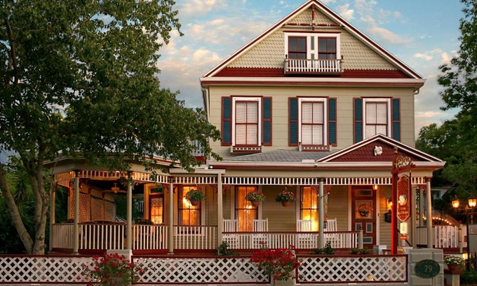 Downtown Historic District Cama Y Desayuno | Cedar House Inn