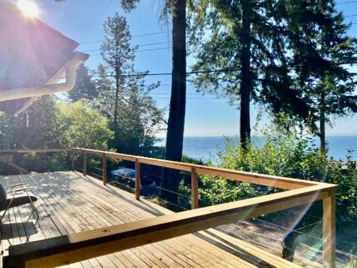 Roberts Creek Casa | Cedar House Ocean View & Access