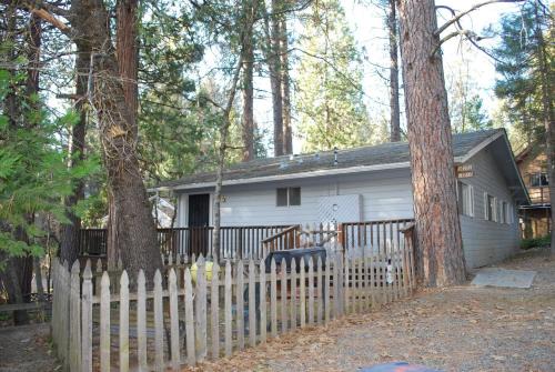 Bass Lake Casa | Cedar-lake Area Free Night Special