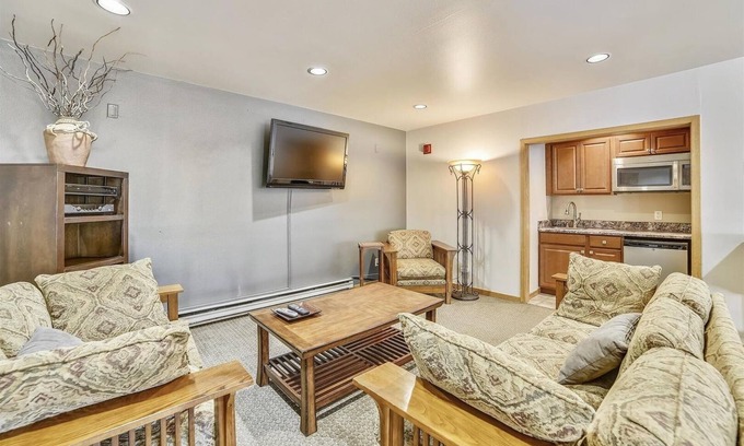Frisco Condominio | Cedar Lodge 309 Studio Bedroom Condo by RedAwning