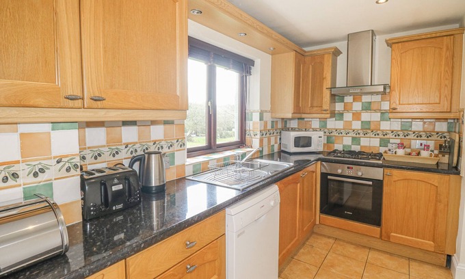 St Wenn Cabaña | Cedar Lodge, WADEBRIDGE