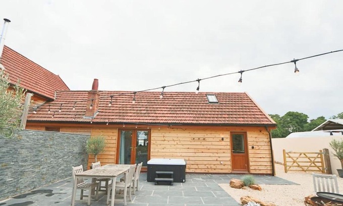 Olveston Casa | Cedar lodge - Hopewell