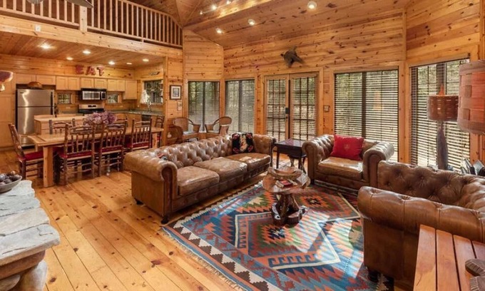 Lakeside Cabina | CEDAR LODGE IN LAKESIDE: Private pool, private beach, fireplace, & firepit.