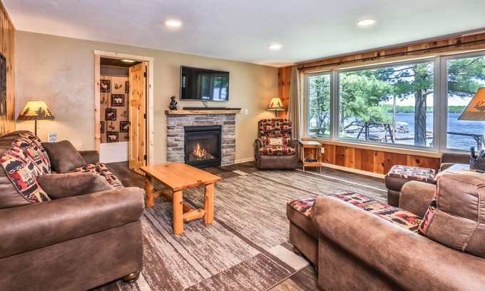 St Germain Cabaña | Cedar Lodge: Lakefront Cabin - Wi-Fi, Free Firewood, Generator, No Cleaning Fee!