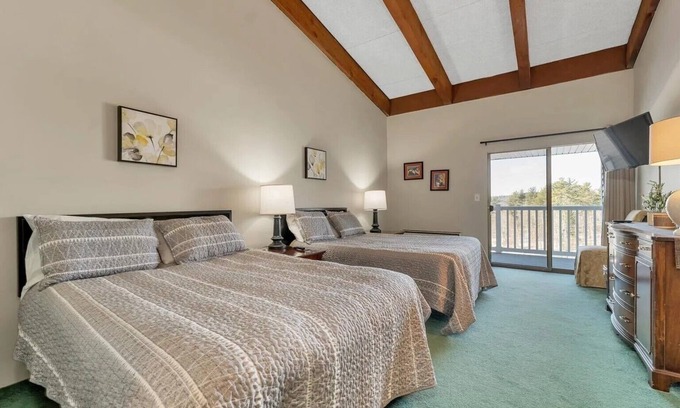Weirs Beach Apartamento | Cedar Lodge Room-Private Balcony Close to Weirs!
