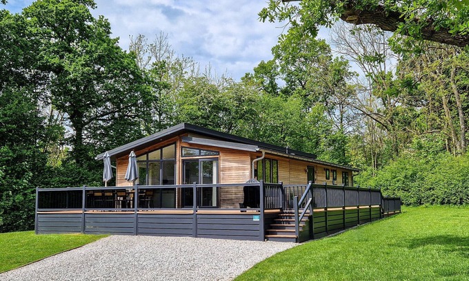 Pickering Chalet De Esquí | Cedar Lodge | sleeps 8 - Hot Tub, Dog Friendly - 5* Gold Award