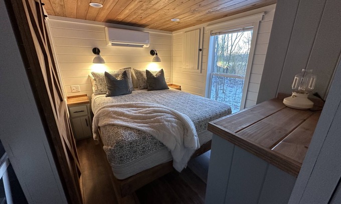 Belden Cabaña | Cedar - NEW Cottage in woods @ Moon Lake Farm - HOT TUB - LAKE - KAYAK - FISH