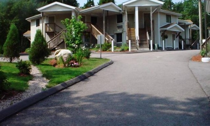 North Stonington Hotel | Cedar Park Whirlpool Suites