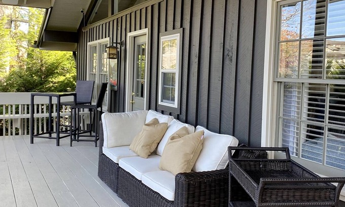 Lake Toxaway Cabaña | Cedar Rise Walking distance to the lake and Greystone Inn.