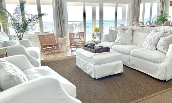 Newport Casa | Cedar & Salt Cottage -Waterfront, Dock Views, Sleeps 6 -Mins to Beach Newport 🤎