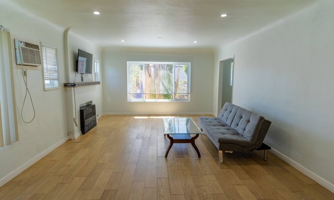 Melrose Condominio | Cedar-Sinai Condo Perfect for Travelling Nurse or Professional
