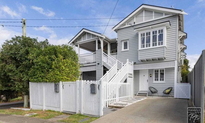 Greenslopes Casa | Cedar Trees, Lower 2BR Pets