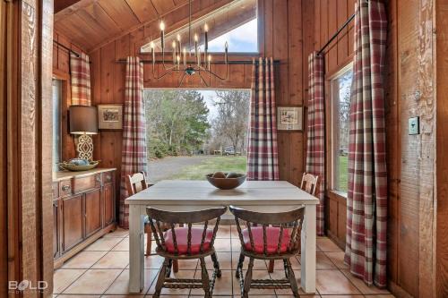Uncertain Casa | Cedar Wood Lodge Wkayaks & Canoes