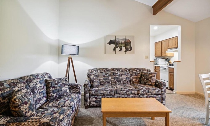 West Bridgewater Hotel | Cedarbrook Queen Suite 202