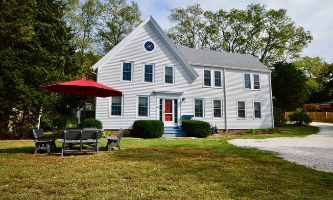 Wellfleet Casa | Cedardown - Centrally Located Wellfleet 5 Bedroom with AC