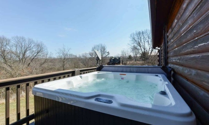 Big Cedars Cabina | Cedarside Lodge - Close to Nature's Arena Concerts