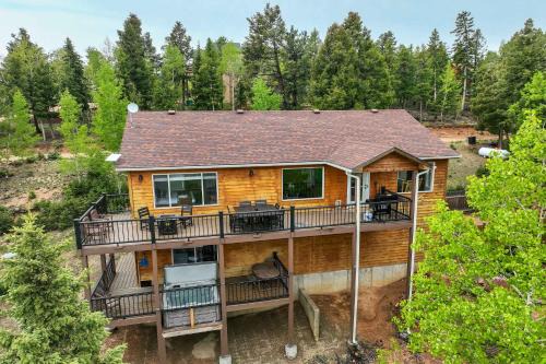 Woodland Park Casa | Cedarstone Lodge Luxe Mountain Retreat w Hot Tub