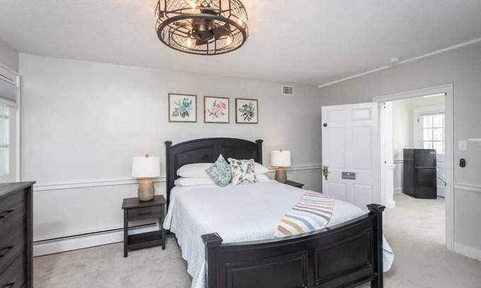 Harrisonburg Apartamento | Cedarwood Suite - By the Side Of the Road Inn and Cottages