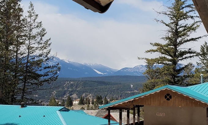 East Kootenay Cabina | Celadon Lodge