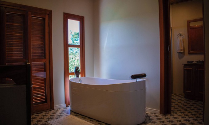 Merlot Chalet De Esquí | Celeste Suites, in Vale dos Vinhedos with Bathtub and Colonial Breakfast