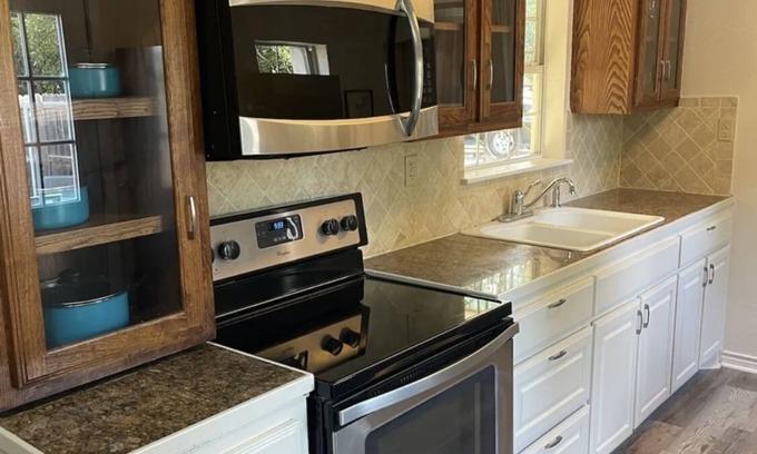 Celina Casa | Celina’s Casita. Cozy casita close to downtown and it’s pet-friendly!