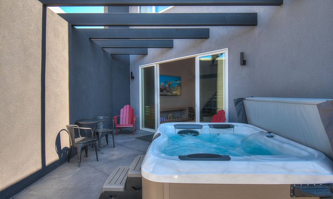 Northeast Heights Casa | Cellar 74: New Modern Wine Casita w/Hot tub