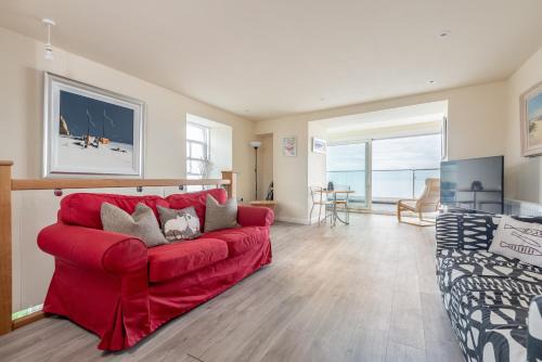Cellardyke Casa | Cellardyke 3-Bed House Sleeps 6 with Sea Terrace