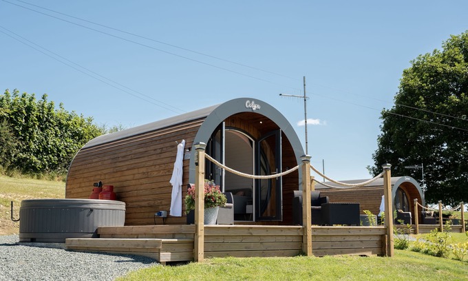 Welshpool Cabina | Celyn - Glamping Pod with hot Tub Sleeping 2 People