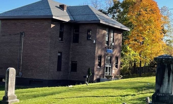 Hudson Casa | Cemetery Schoolhouse #1