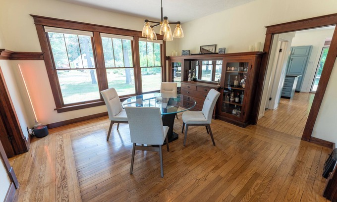 Fruitport Casa | Centrally located remodeled craftsmen home between Muskegon and Grand Haven.