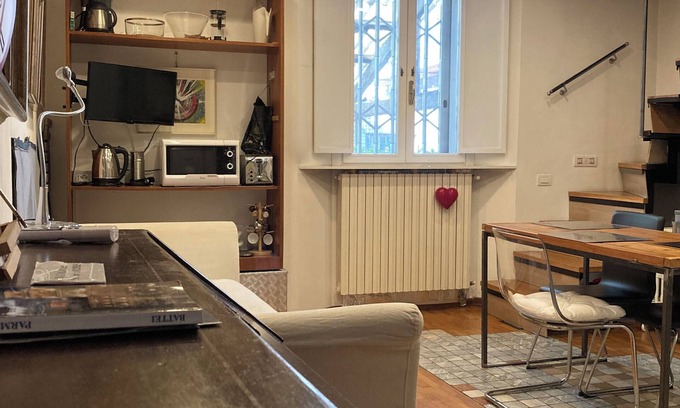 Parma City Centre Apartamento | Centro, aire acondicionado, renovado con tránsito y estacionamiento.