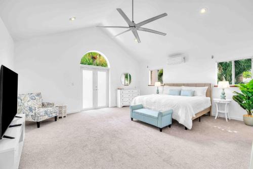 Coconut Grove Casa | Center Grove - Lush & Spacious & New - 3 Bedrooms