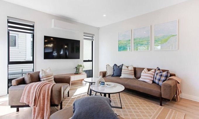 Mount Eden Casa | Central Oasis Townhouse with Parking and Air-con
