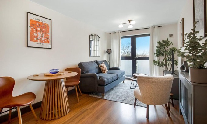 Cheltenham Apartamento | Central 1 BD + Sofa Bed in the Heart of Cheltenham!