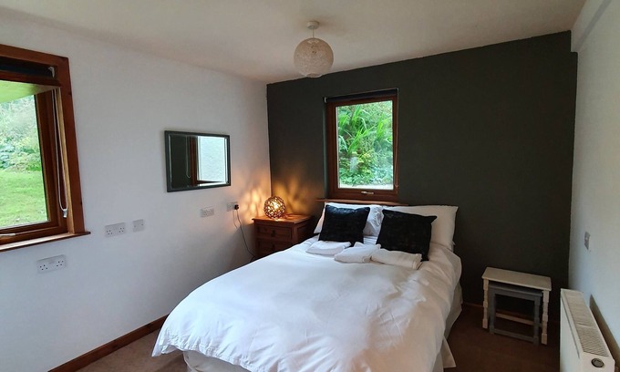 The Hebrides Casa | Central 1 bedroom property located on NC500, large private garden, pet friendly!