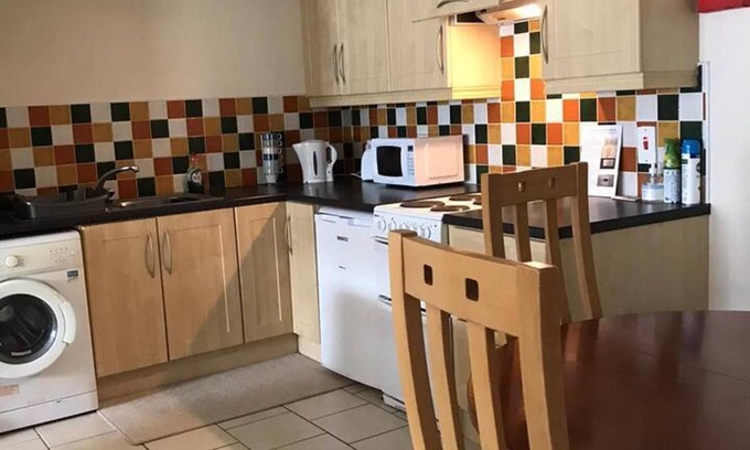 Londonderry Apartamento | Central 2 Bed Apartment Above Great Derry Pub